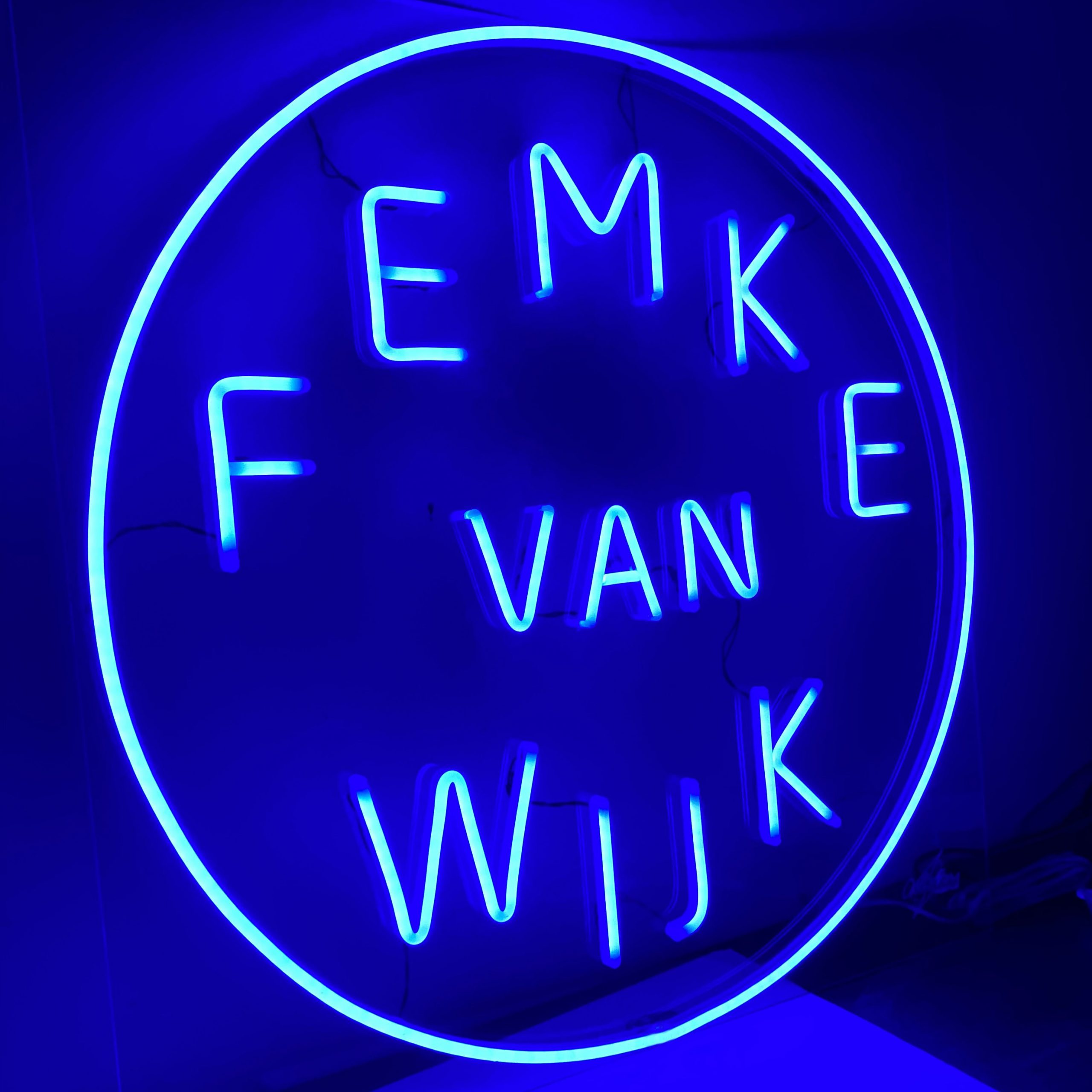 Neon Oplichter Logo Femke van Wijk